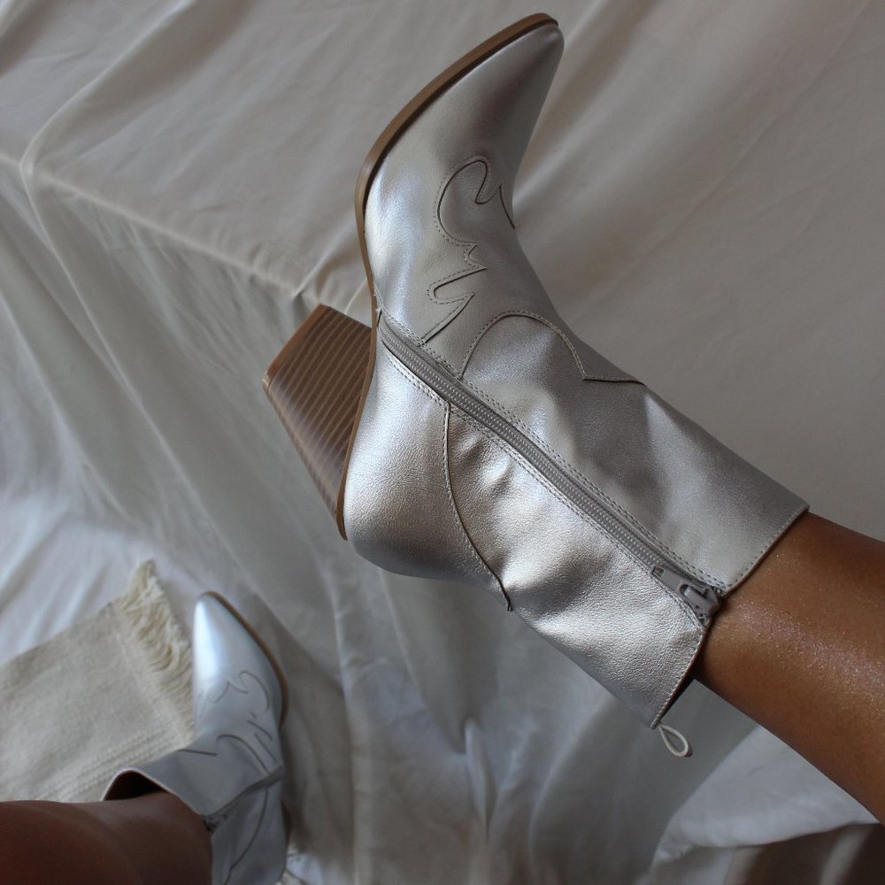 🆕The Jane// Silver Metallic western style boot - Picture 14 of 15